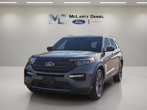 Used 2024 Ford Explorer XLT w/ Equipment Group 202A AWD/4WD image 2