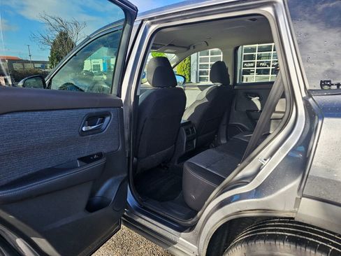 Used 2023 Nissan Rogue SV image 12