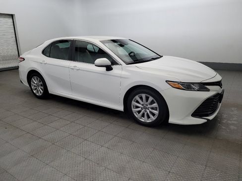 Used 2018 Toyota Camry LE image 11