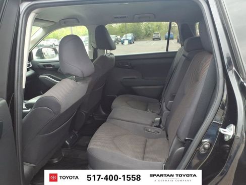 Used 2022 Toyota Highlander LE AWD/4WD image 12
