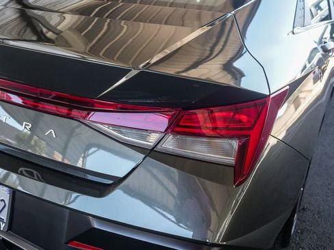 Used 2025 Hyundai Elantra SEL image 10