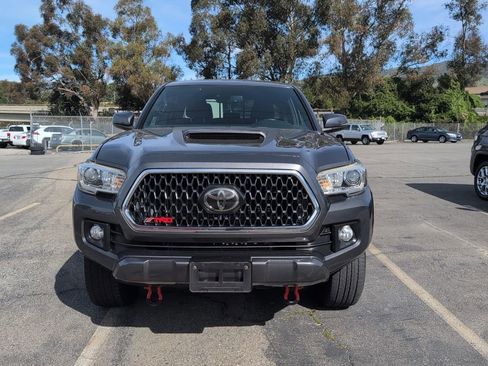 Used 2018 Toyota Tacoma TRD Sport image 2