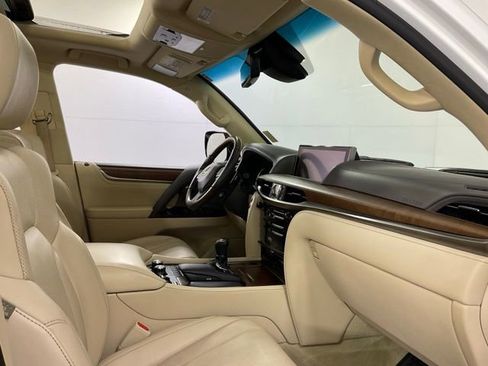 Used 2017 Lexus LX 570 4WD image 37