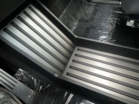 Used 2024 Tesla Cybertruck AWD Crew Cab image 19