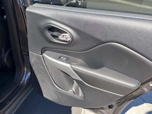 Used 2018 Jeep Cherokee Latitude Plus w/ Cold Weather Group image 45