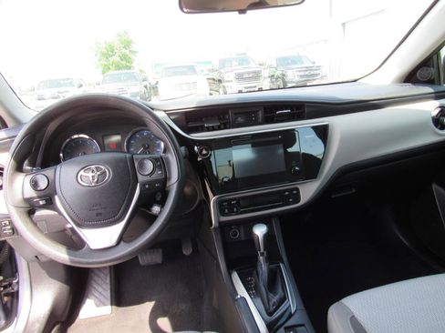 Used 2017 Toyota Corolla LE w/ Carpet Mat Package (TMS) FWD image 17