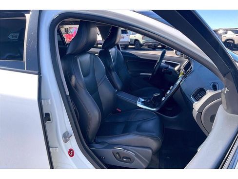 Used 2016 Volvo V60 T5 Cross Country w/ Convenience Package image 8