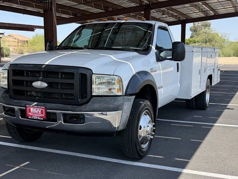Used 2006 Ford F450 2WD Regular Cab Super Duty image 1