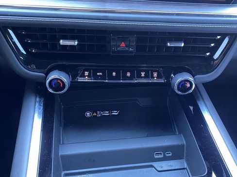 Certified 2025 Chevrolet Tahoe Premier image 24