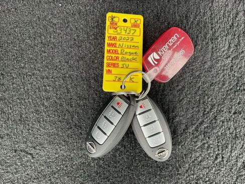 Used 2022 Nissan Rogue SV image 22