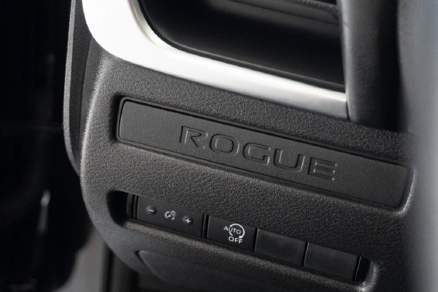 Used 2023 Nissan Rogue S AWD/4WD image 21
