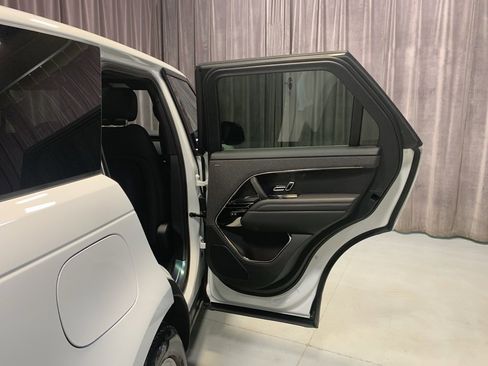 Used 2025 Land Rover Range Rover Sport image 11