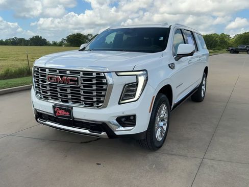 Certified 2025 GMC Yukon XL Denali w/ Sun & Power Step Package image 3