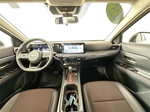 Used 2025 Nissan Kicks SR image 3