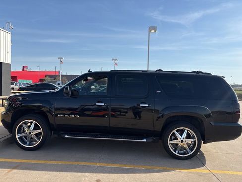 Used 2008 Chevrolet Suburban LT RWD image 9