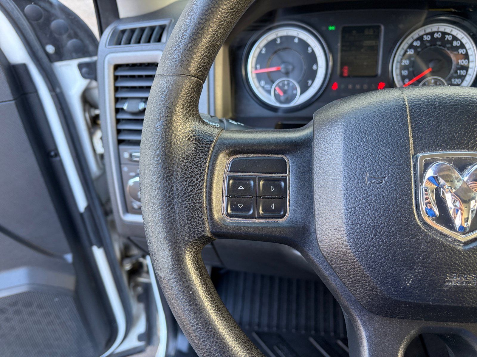 Used 2017 RAM 1500 Express AWD/4WD image 15