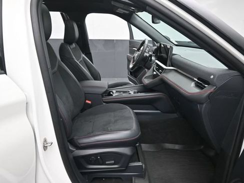 Certified 2025 Ford Explorer ST AWD/4WD image 32