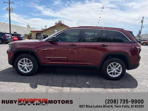 Used 2024 Jeep Grand Cherokee Laredo X w/ Luxury Tech Group I AWD/4WD image 4