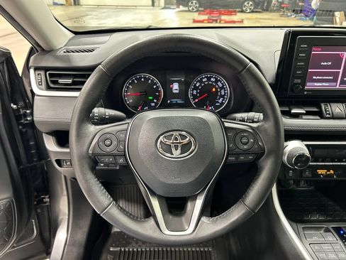 Used 2021 Toyota RAV4 XLE Premium AWD/4WD image 17