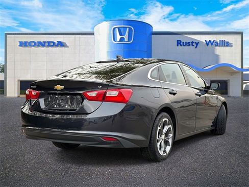 Used 2023 Chevrolet Malibu LT image 2