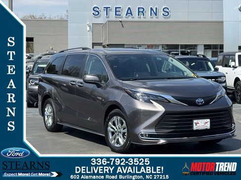 Used 2024 Toyota Sienna XLE image 1