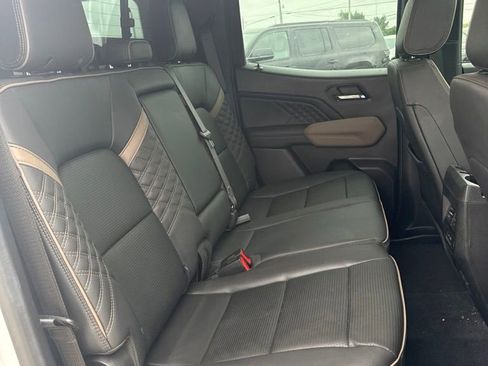 Used 2024 GMC Canyon Denali AWD/4WD image 18