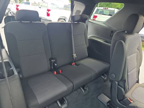 Used 2023 Chevrolet Traverse LT FWD image 13