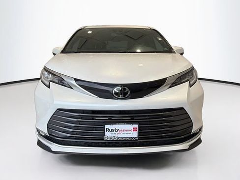Certified 2026 Toyota Sienna Limited FWD image 2