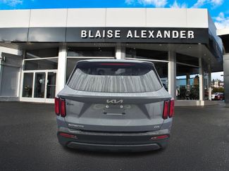 Used 2023 Kia Sorento LX video 4