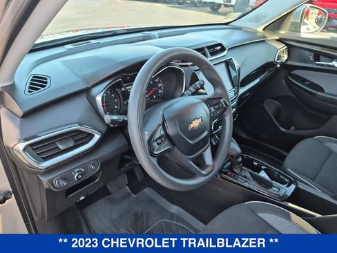 Used 2023 Chevrolet TrailBlazer LT w/ Convenience Package AWD/4WD image 13
