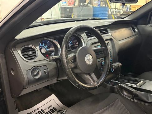 Used 2010 Ford Mustang Convertible image 18