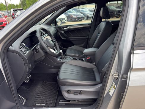 Used 2022 Volkswagen Tiguan SE R-Line FWD image 10