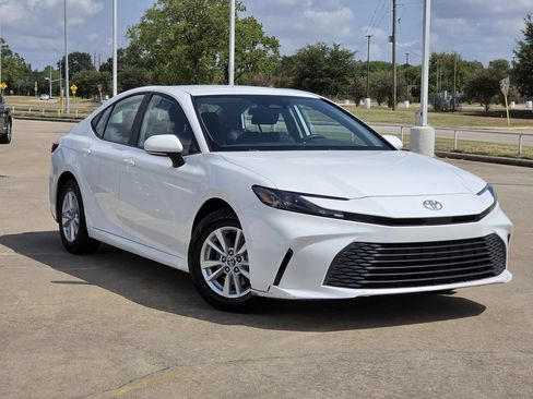 Used 2025 Toyota Camry LE FWD image 2