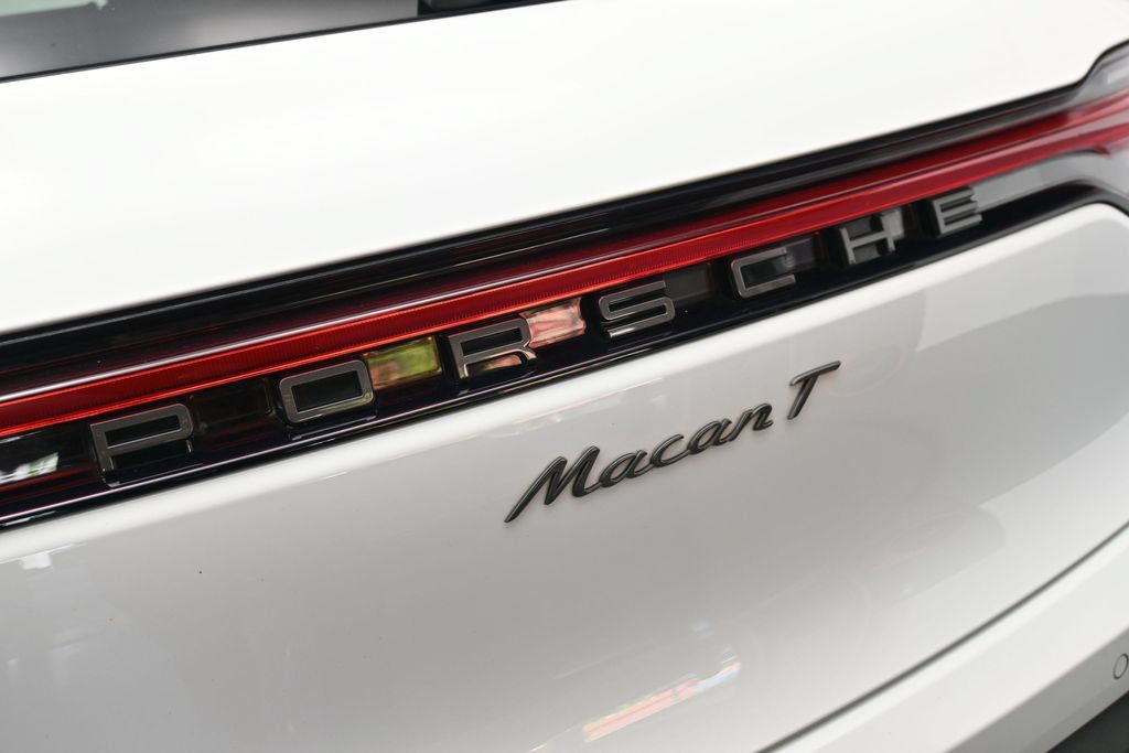Certified 2024 Porsche Macan Turbo AWD/4WD image 31