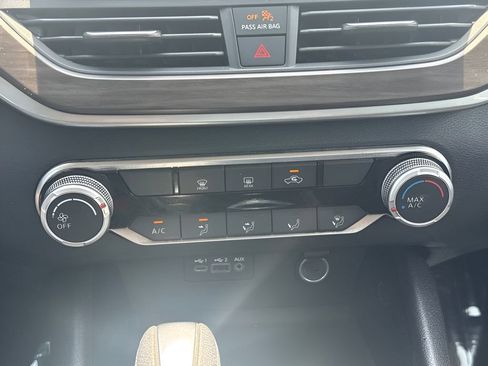 Used 2024 Nissan Altima 2.5 SV FWD image 10