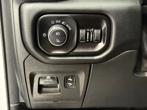 Used 2022 RAM 1500 Laramie AWD/4WD image 34