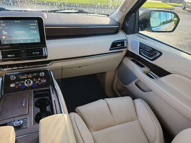 Certified 2021 Lincoln Navigator Reserve w/ Luxury Package AWD/4WD image 23