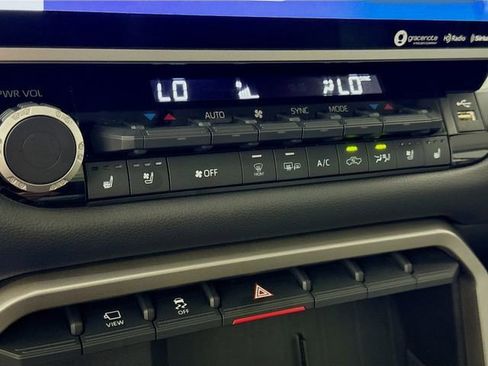 Used 2024 Toyota Tundra Limited image 15