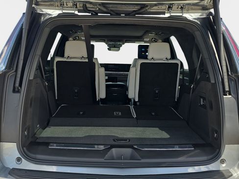 Used 2025 Cadillac Escalade V AWD/4WD image 14