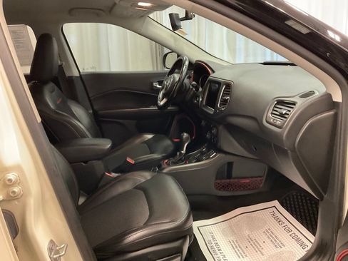 Used 2020 Jeep Compass Trailhawk AWD/4WD image 32