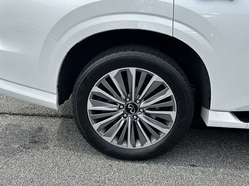 Used 2025 INFINITI QX80 Sensory AWD/4WD image 19