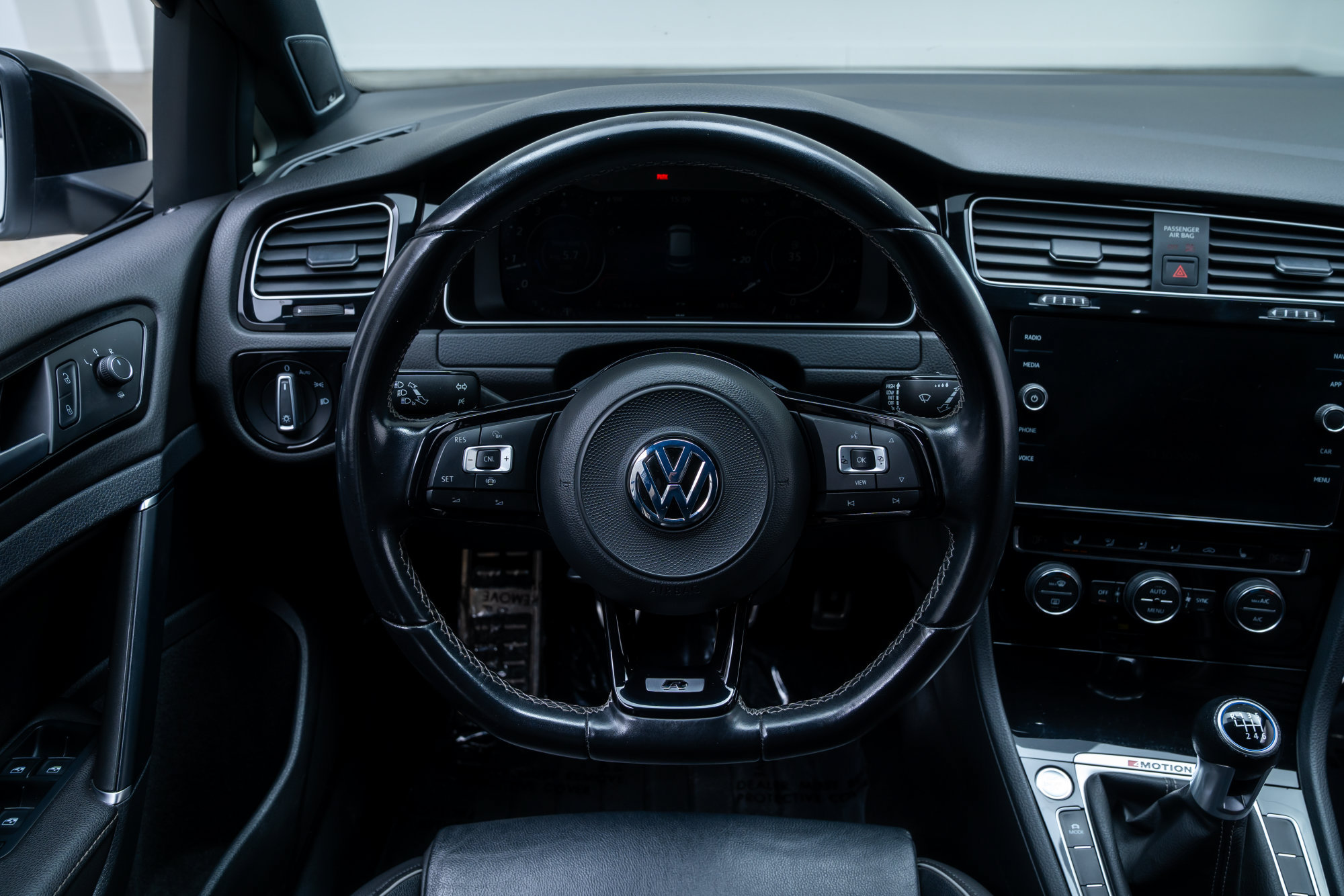 Used 2019 Volkswagen Golf R 4-Door AWD/4WD image 12