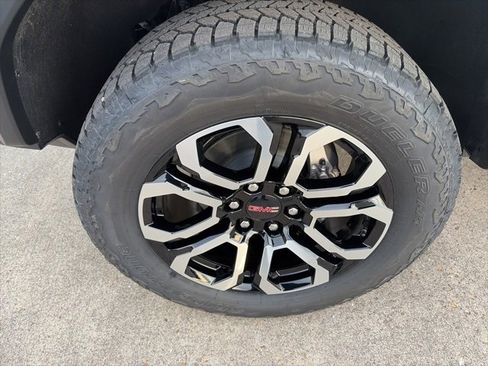 New 2026 GMC Canyon AT4 w/ AT4 Premium Package image 10