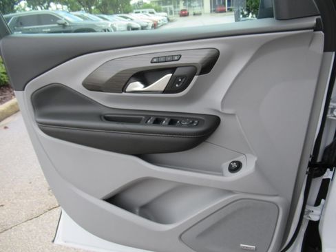 Used 2023 GMC Terrain SLT w/ Infotainment Package II FWD image 19