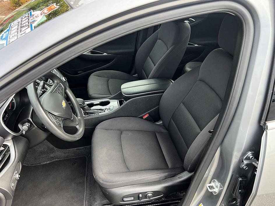 Used 2025 Chevrolet Malibu LT FWD image 13