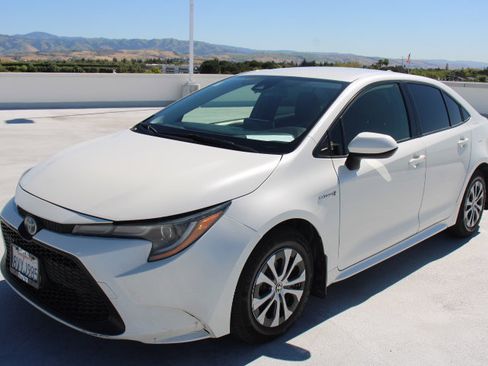 Used 2021 Toyota Corolla LE w/ Carpet Mat Package (TMS) image 6