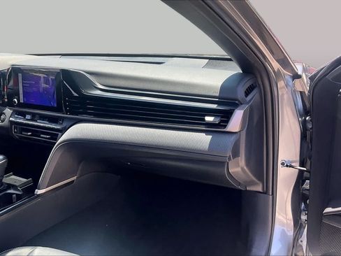 Used 2025 Toyota Camry SE FWD image 18