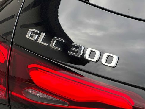 Used 2025 Mercedes-Benz GLC 300 4MATIC image 14