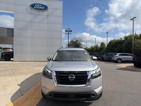 Used 2025 Nissan Pathfinder SV FWD image 8