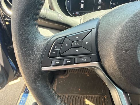 Used 2018 Nissan Kicks SR FWD image 10